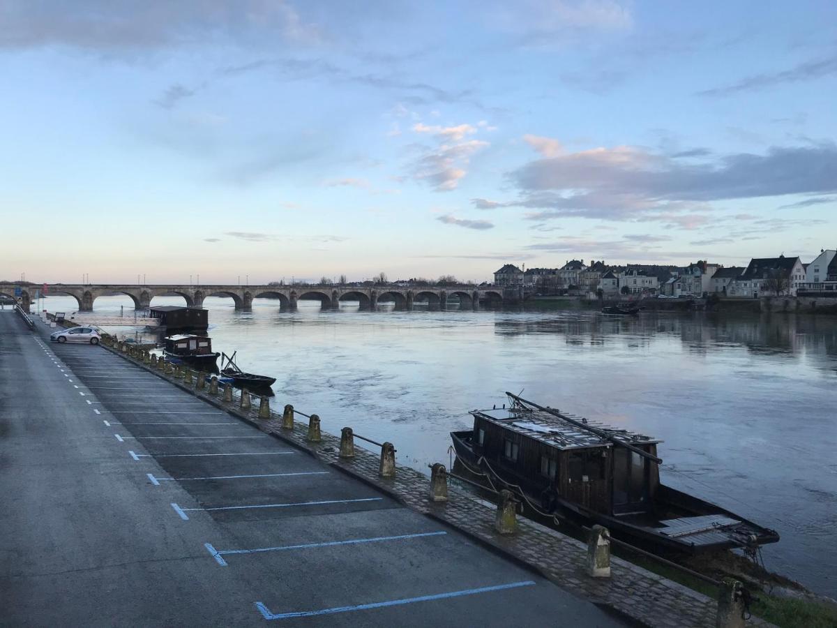 Jolie Maison Tuffeau Centre De Saumur Avec Local Velos Сомюр Экстерьер фото